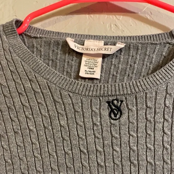 Victoria Secret Light Gray Cable Crewneck Sweater with Contrast Trim - Picture 2 of 3
